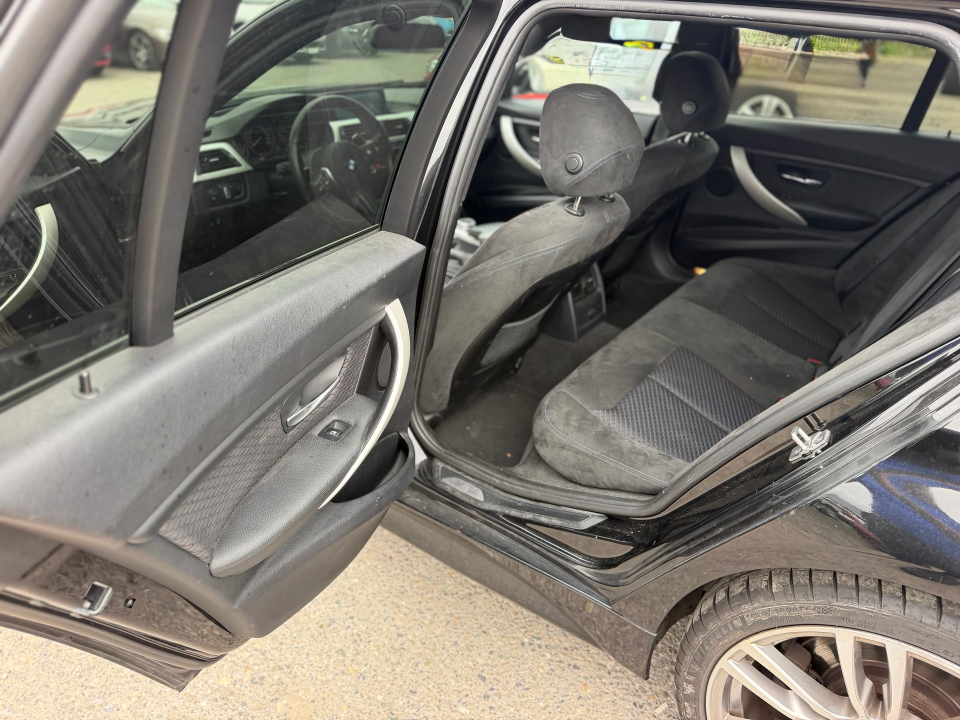 BMW 330d xDrive Touring Steptronic-image-12