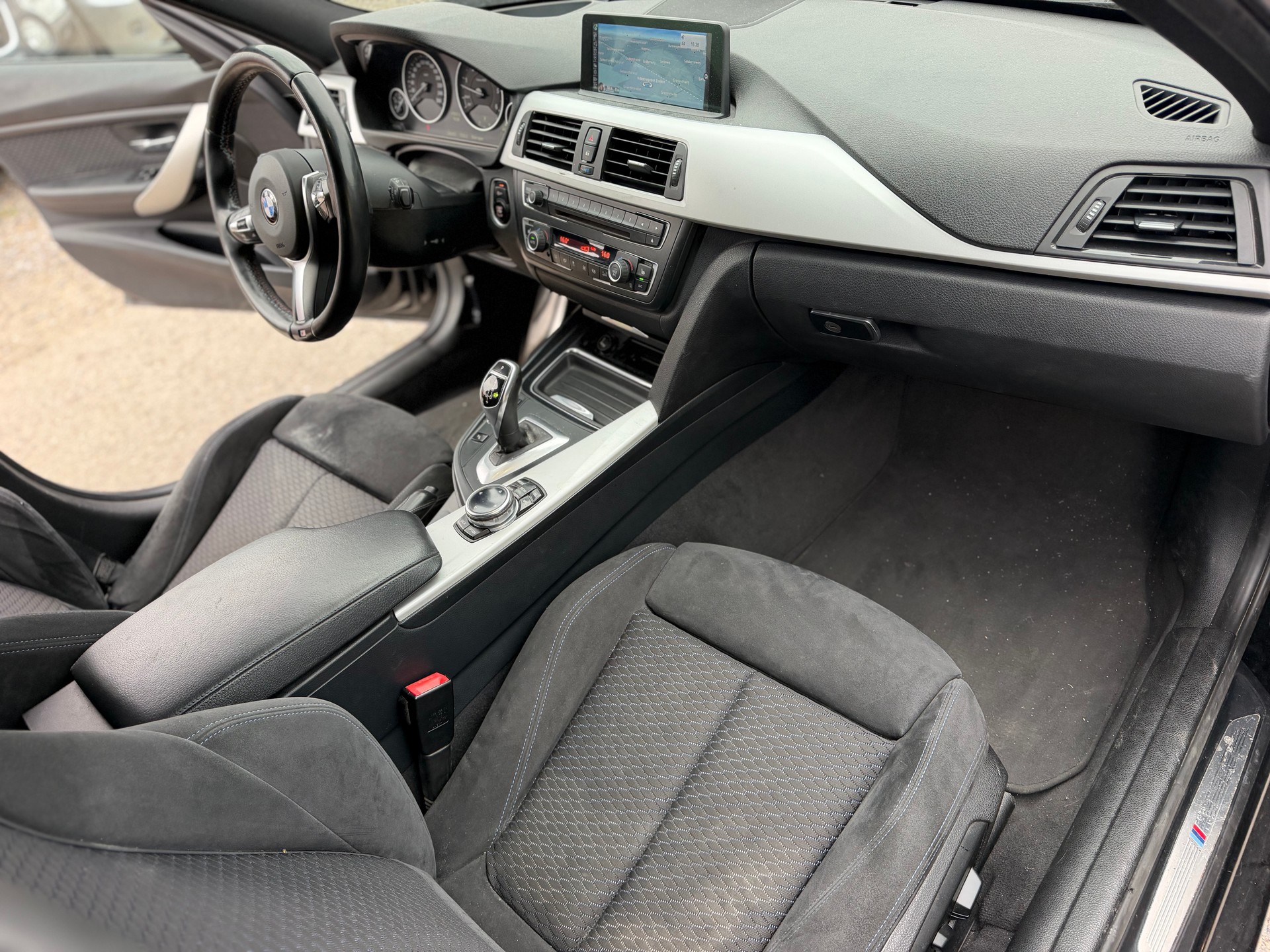 BMW 330d xDrive Touring Steptronic-image-15