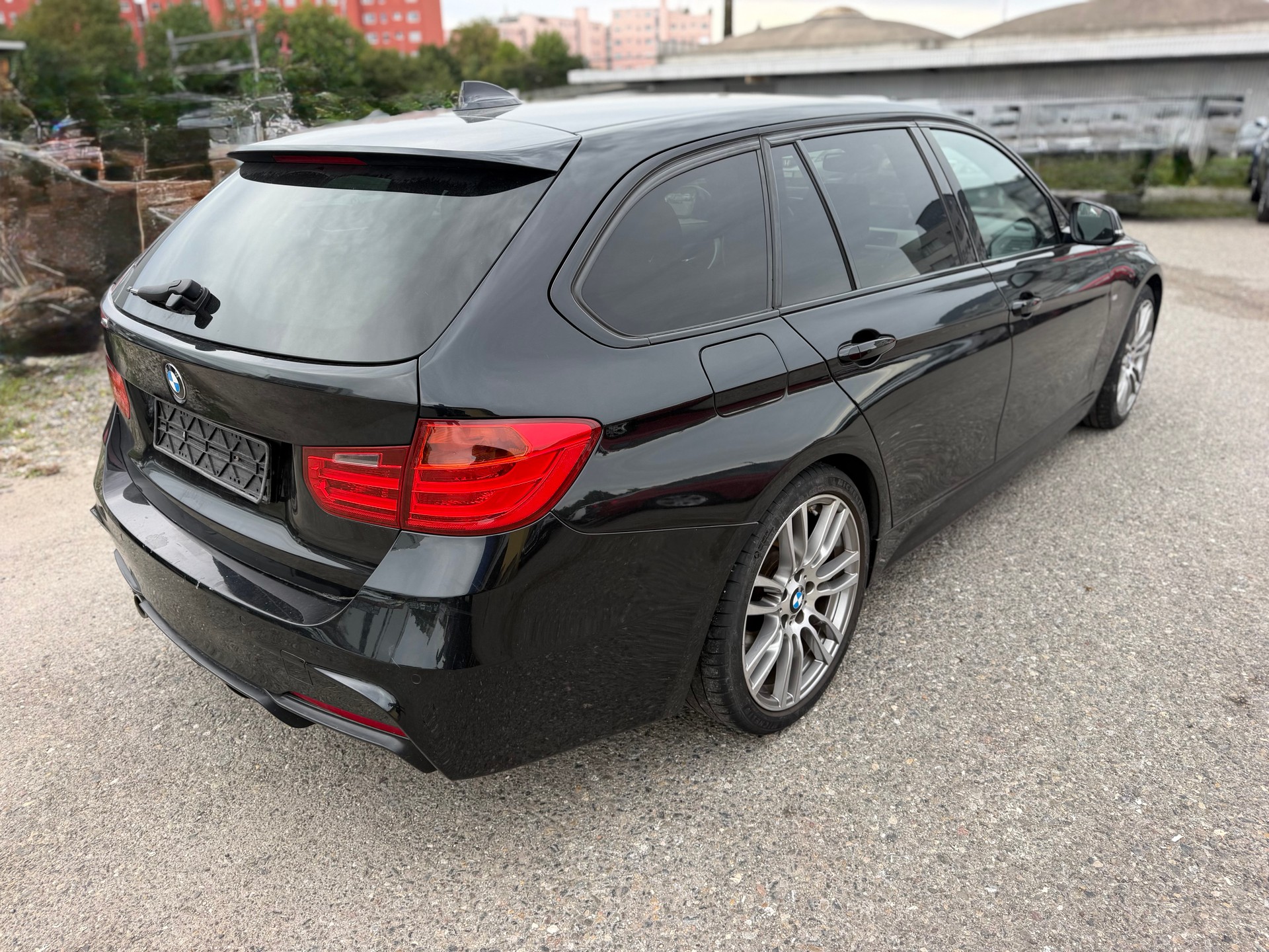 BMW 330d xDrive Touring Steptronic-image-4
