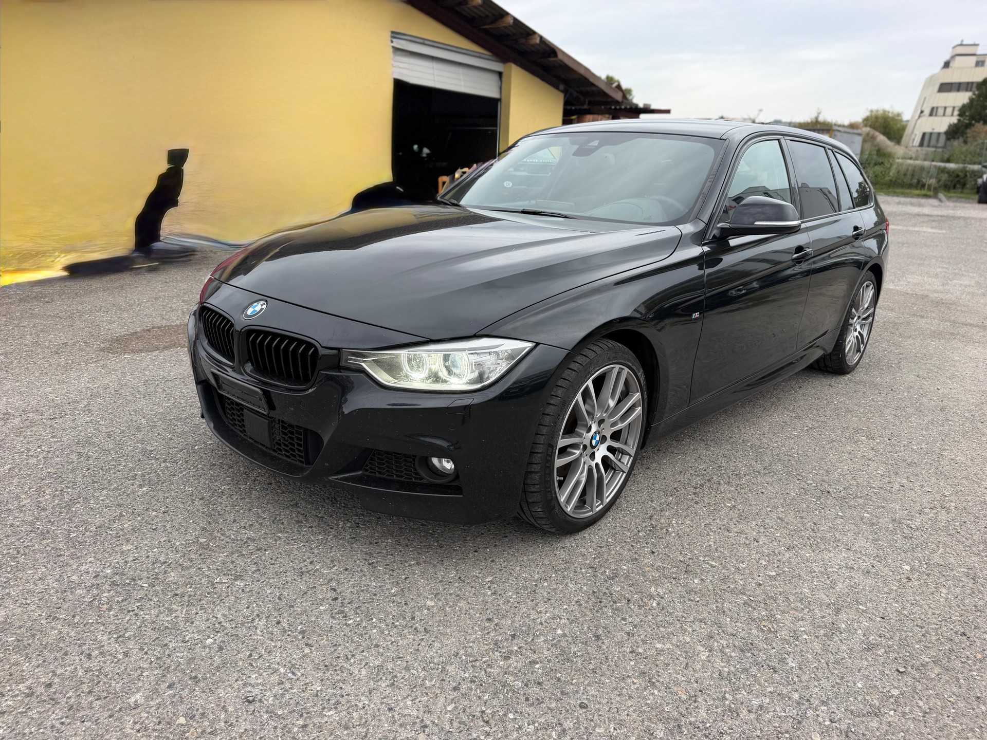 BMW 330d xDrive Touring Steptronic-image-0