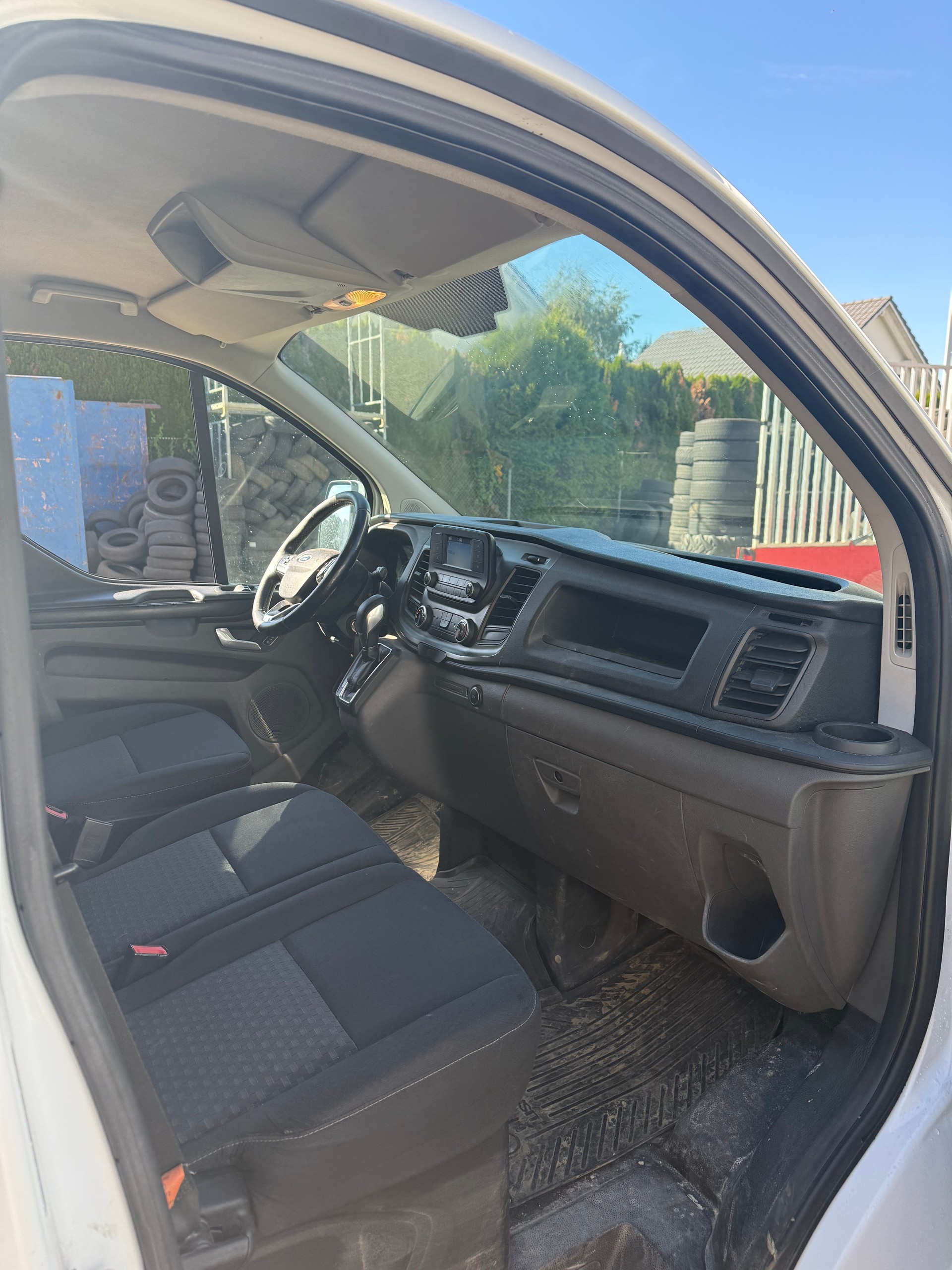 FORD Transit Custom Van 340 L2H1 Limited A-image-5