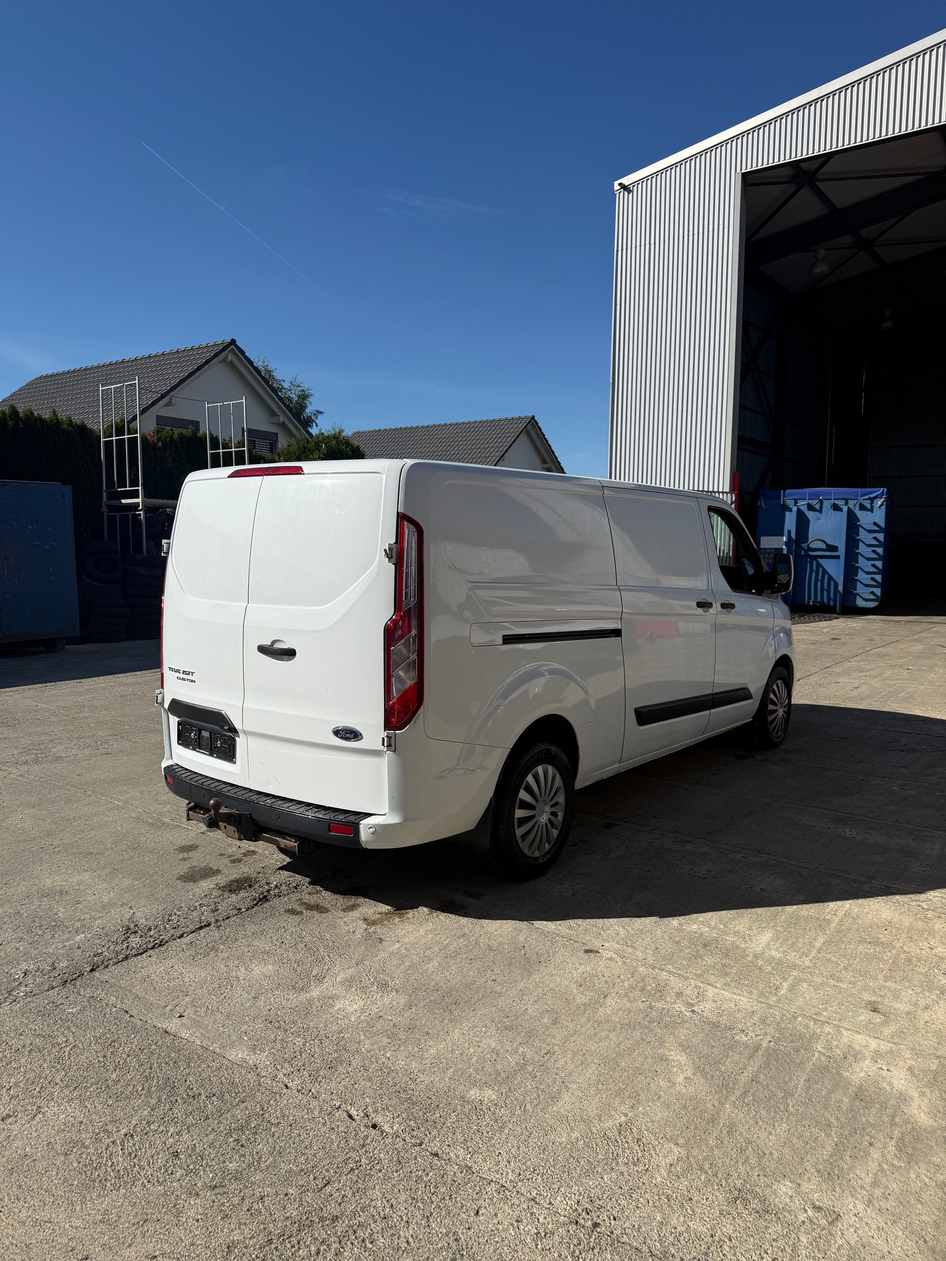 FORD Transit Custom Van 340 L2H1 Limited A-image-4