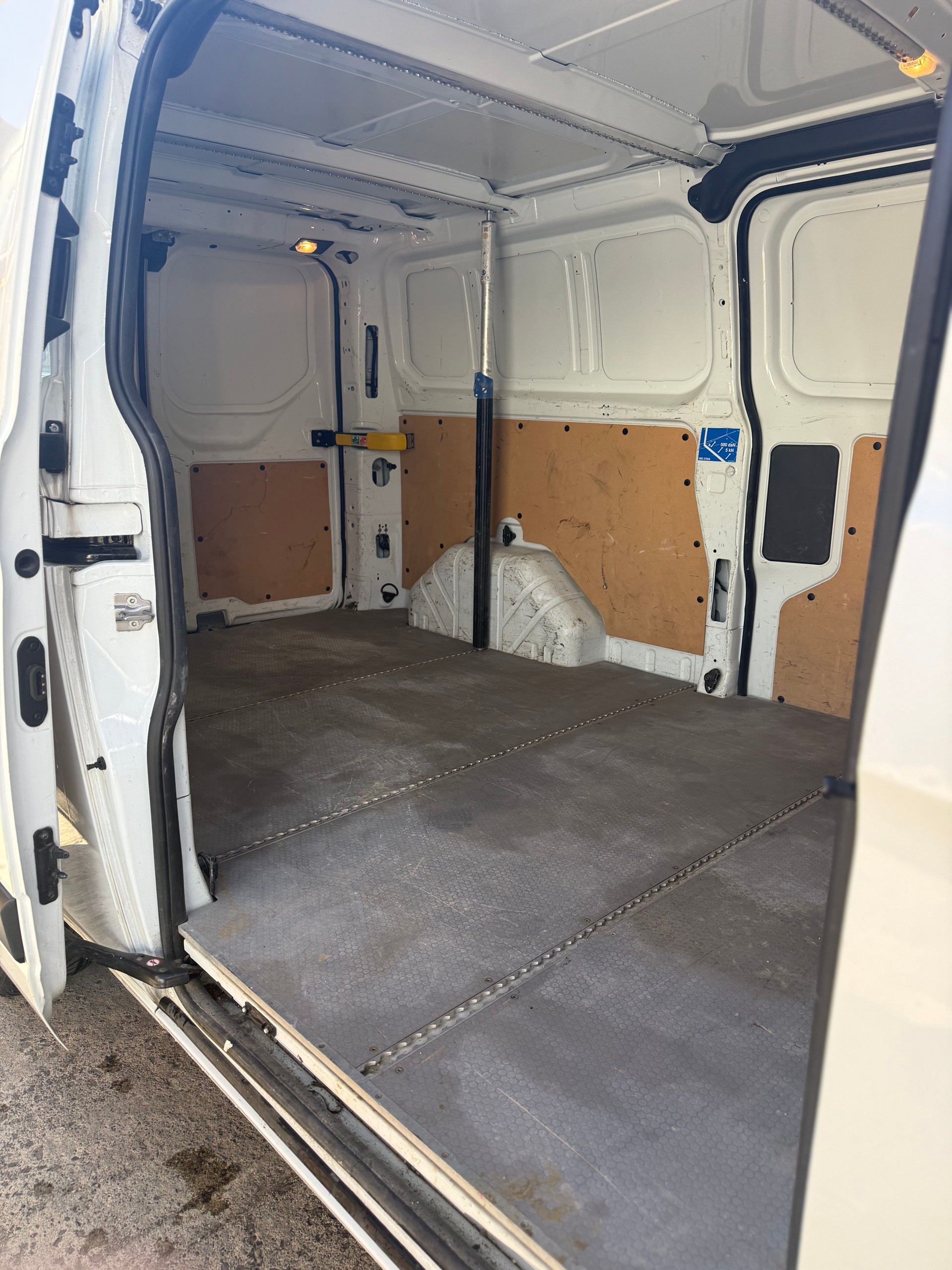 FORD Transit Custom Van 340 L2H1 Limited A-image-8