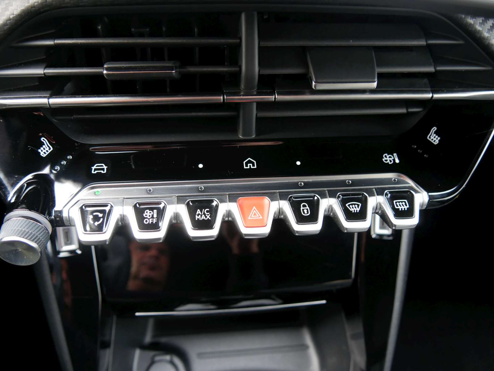 PEUGEOT 2008 1.2 PureTech Allure Premium-image-10
