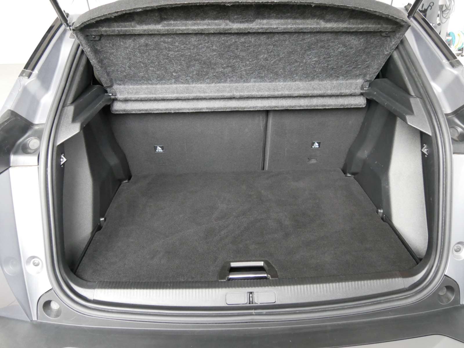 PEUGEOT 2008 1.2 PureTech Allure Premium-image-13