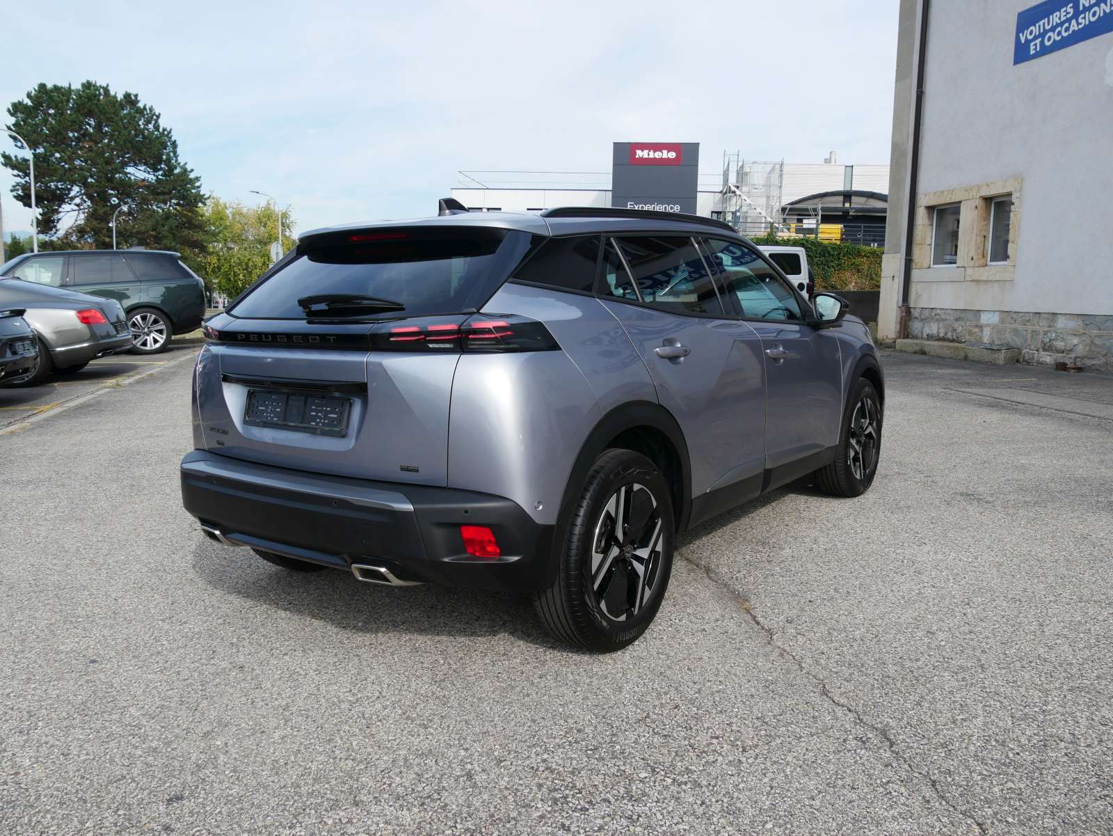 PEUGEOT 2008 1.2 PureTech Allure Premium-image-3
