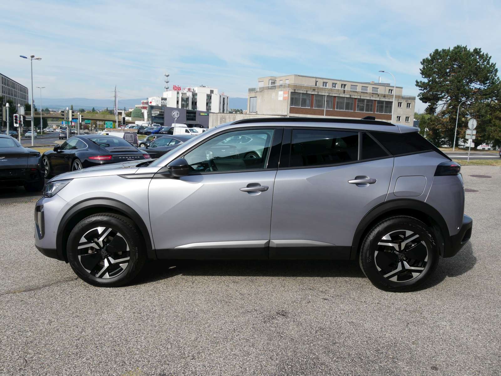 PEUGEOT 2008 1.2 PureTech Allure Premium-image-1