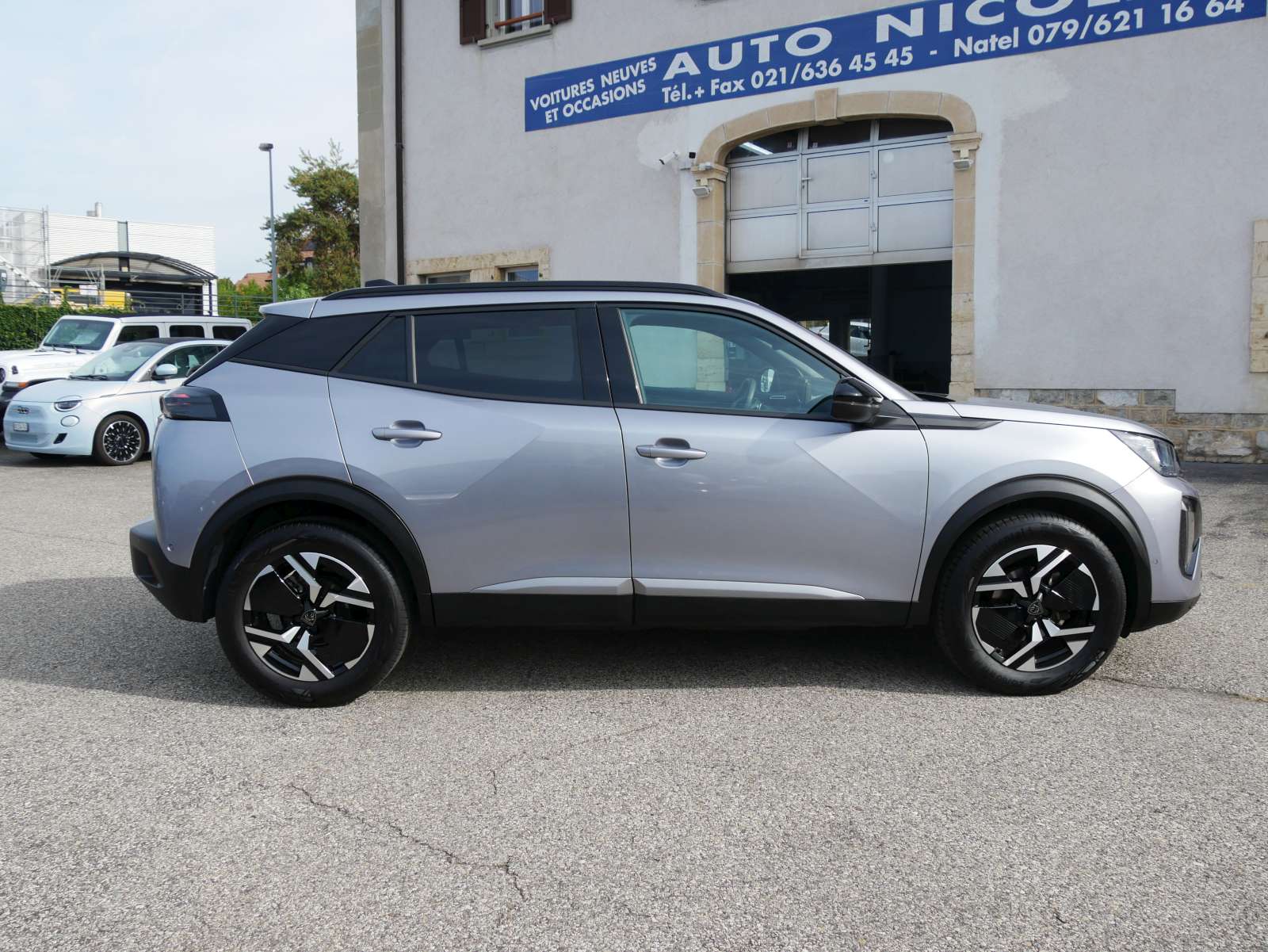 PEUGEOT 2008 1.2 PureTech Allure Premium-image-4