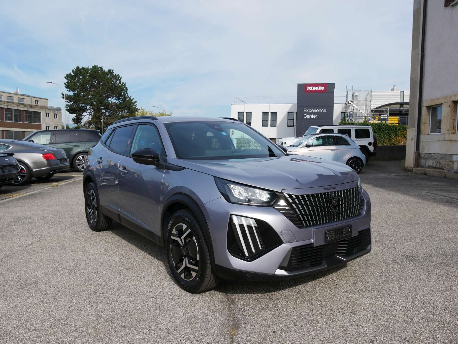 PEUGEOT 2008 1.2 PureTech Allure Premium-image-5