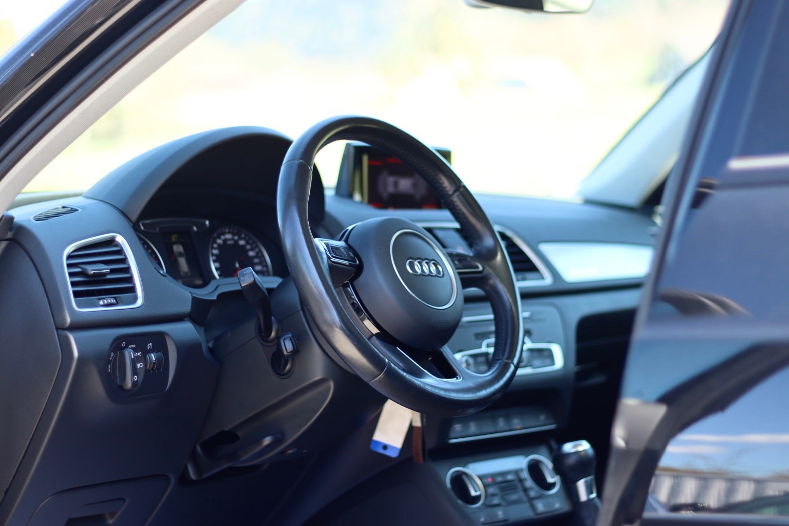 AUDI Q3 2.0 TDI sport quattro S-tronic • S Line • Toit Panoramique • Alcantara-image-1