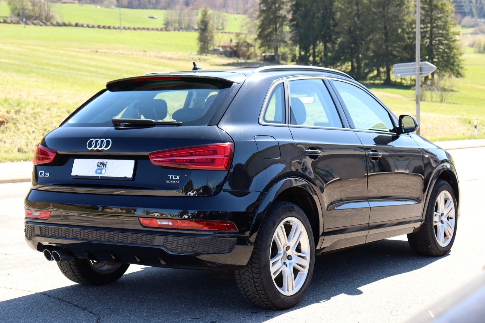 AUDI Q3 2.0 TDI sport quattro S-tronic • S Line • Toit Panoramique • Alcantara-image-9