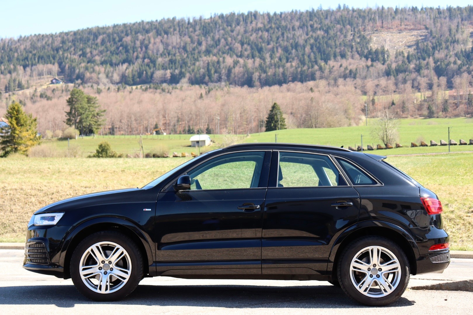 AUDI Q3 2.0 TDI sport quattro S-tronic • S Line • Toit Panoramique • Alcantara-image-4