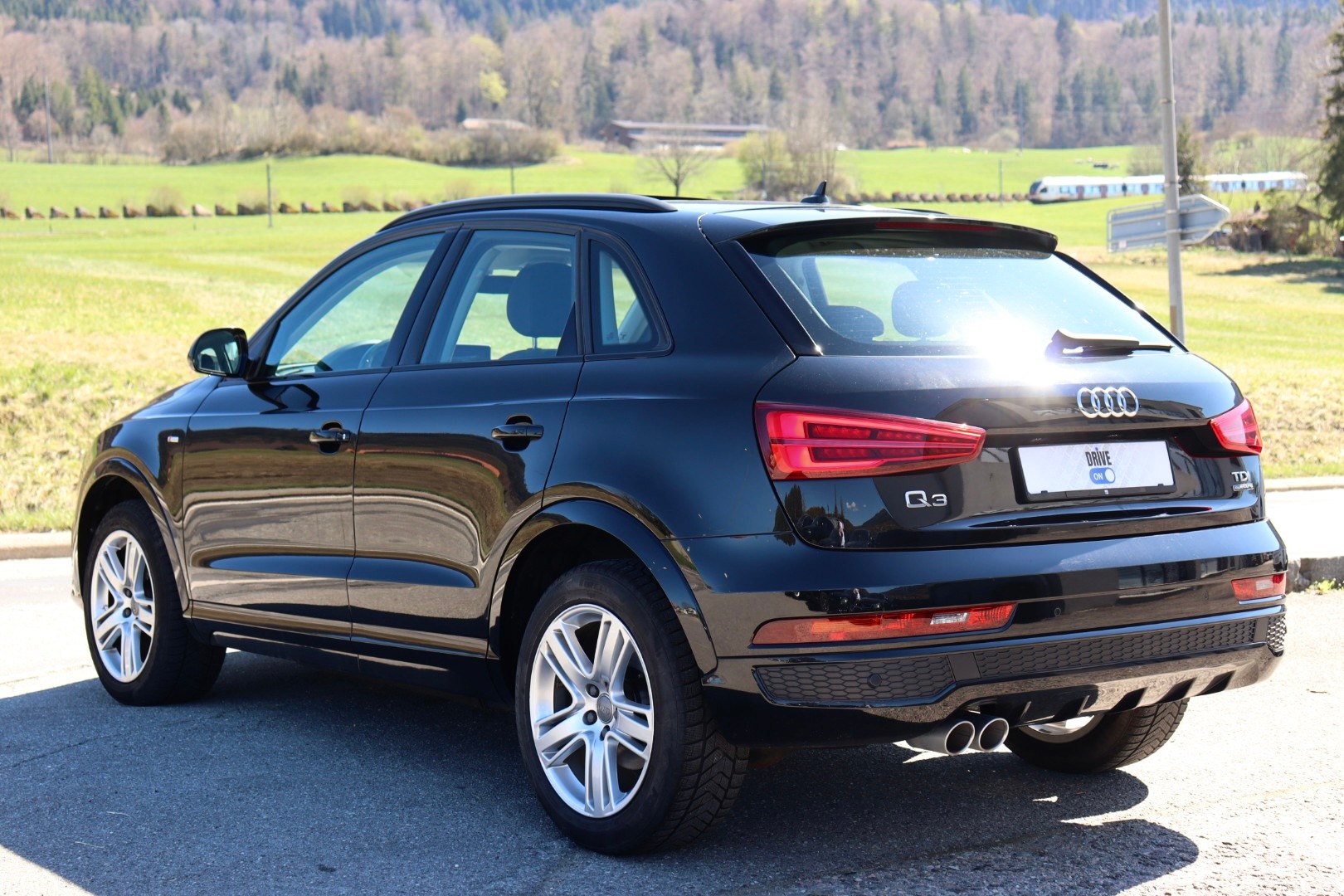 AUDI Q3 2.0 TDI sport quattro S-tronic • S Line • Toit Panoramique • Alcantara-image-8