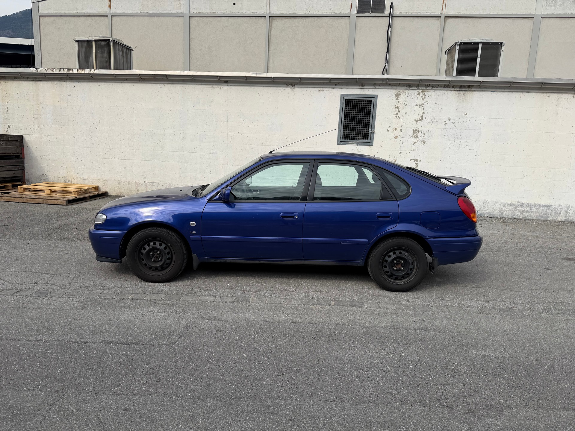 TOYOTA Corolla 1.6 Linea Sol plus-image-1