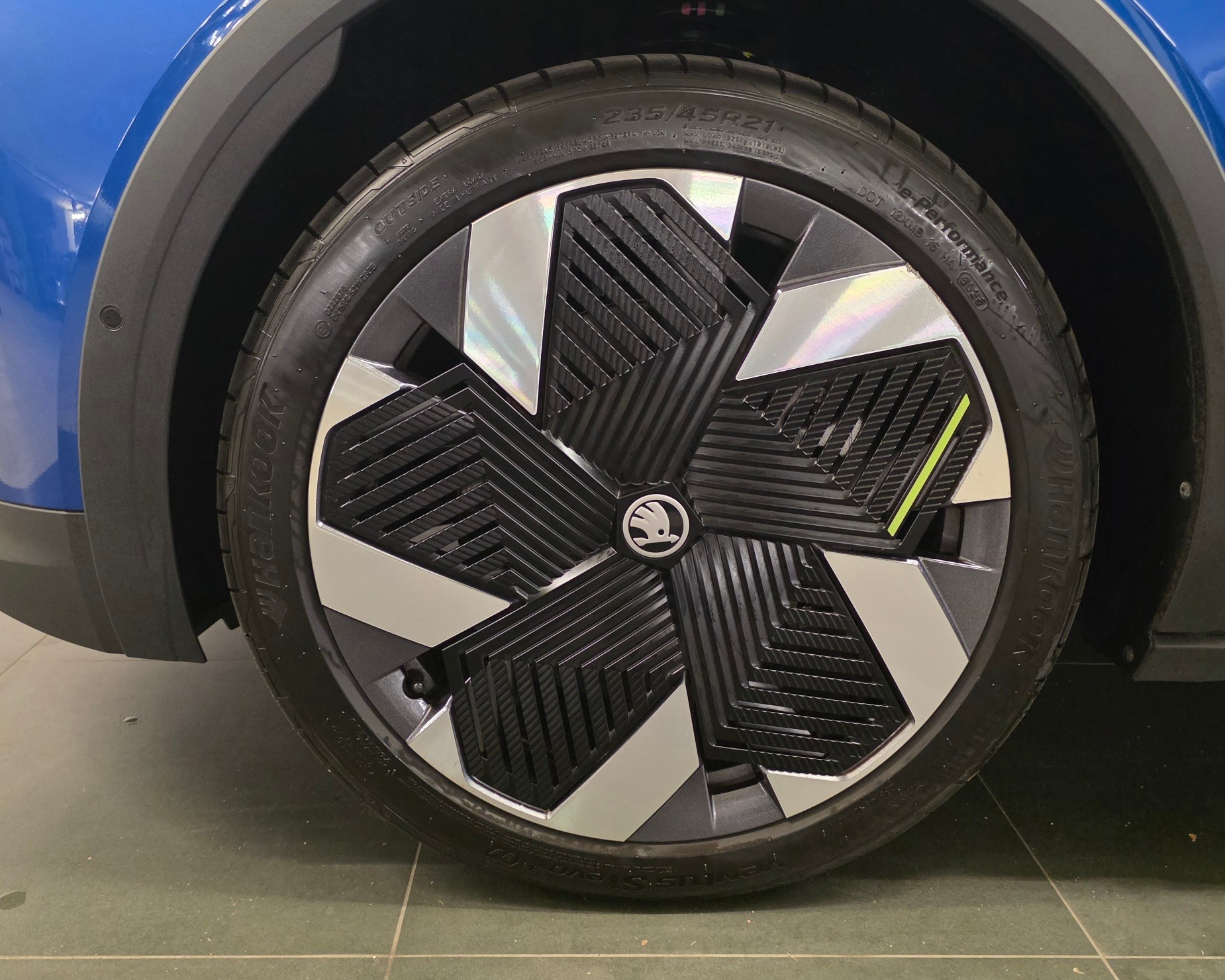 SKODA Elroq RS 4x4-image-24