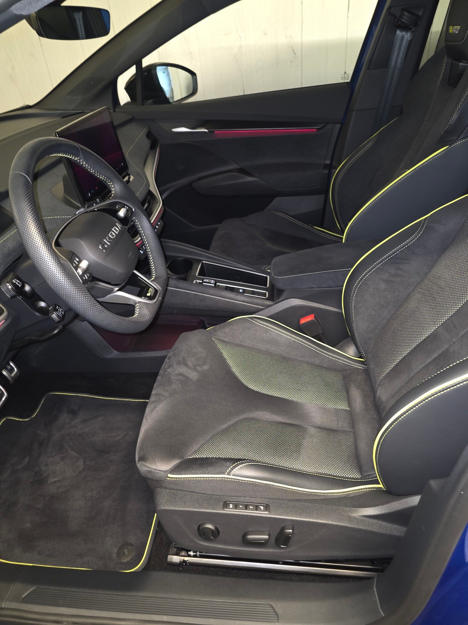 SKODA Elroq RS 4x4-image-12