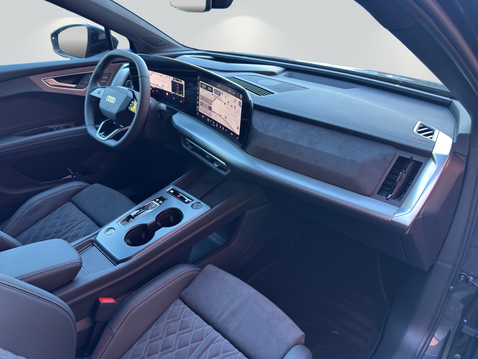 AUDI Q4 e-tron SUV quattro performance Swiss Ski-image-7
