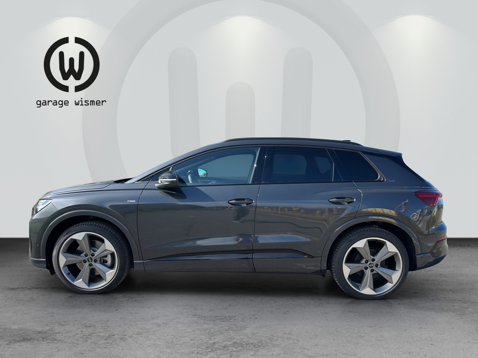 AUDI Q4 e-tron SUV quattro performance Swiss Ski-image-1