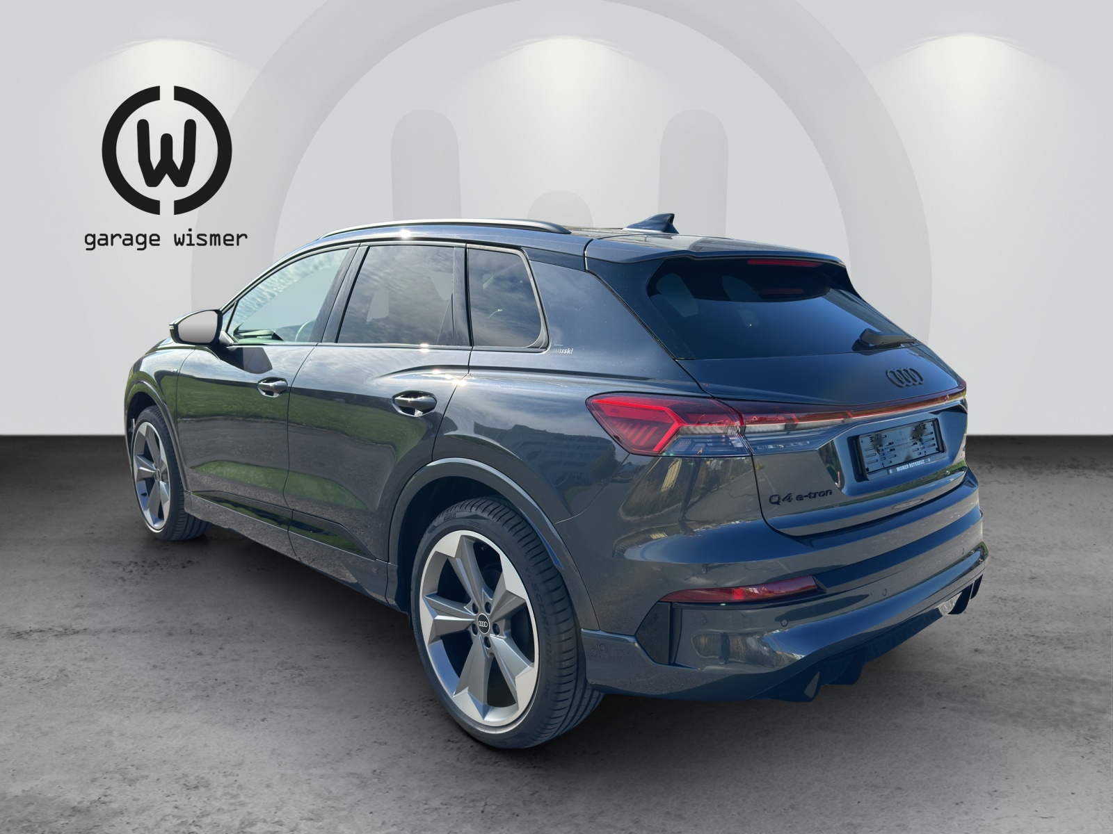 AUDI Q4 e-tron SUV quattro performance Swiss Ski-image-2