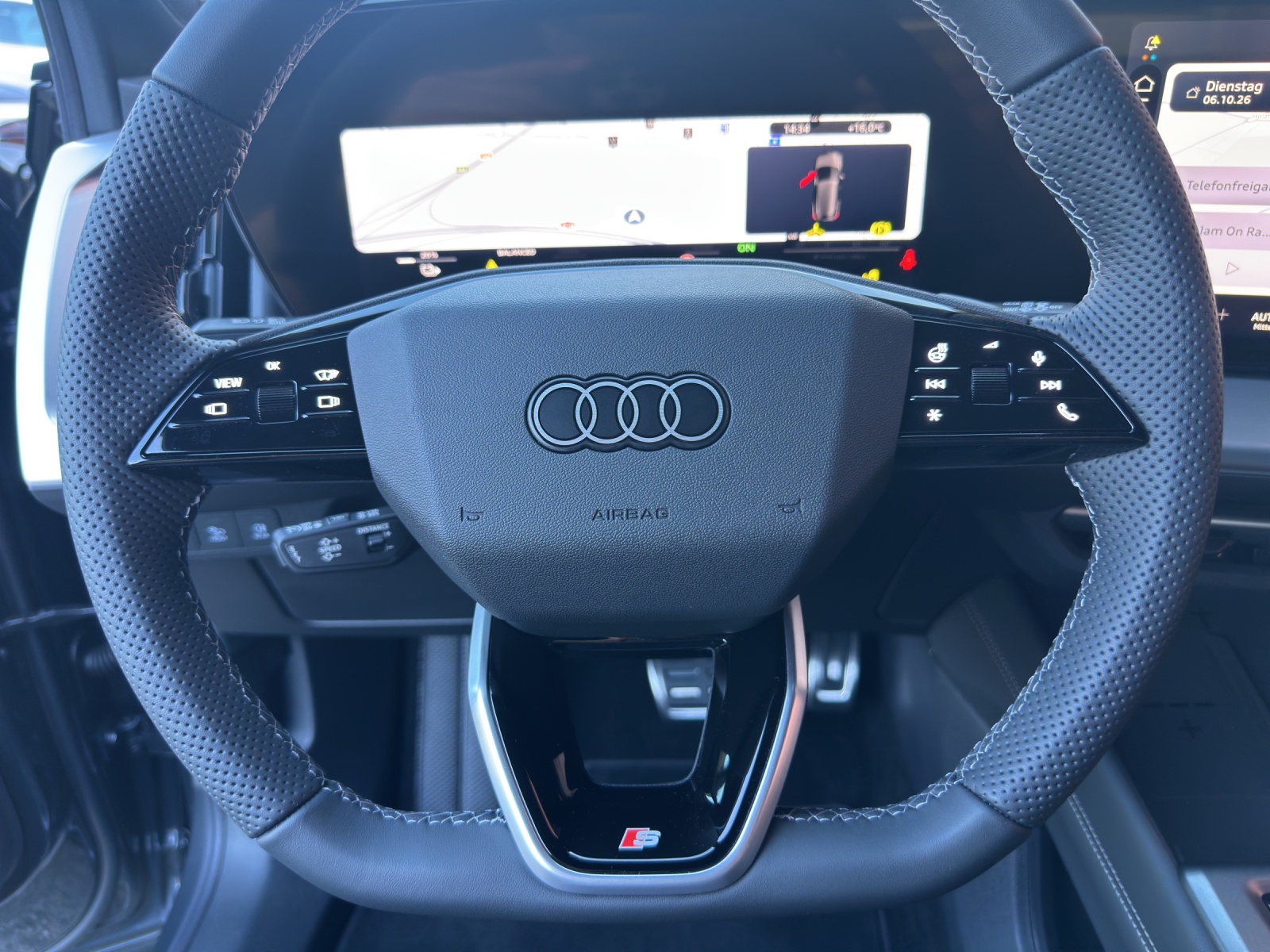 AUDI Q4 e-tron SUV quattro performance Swiss Ski-image-13