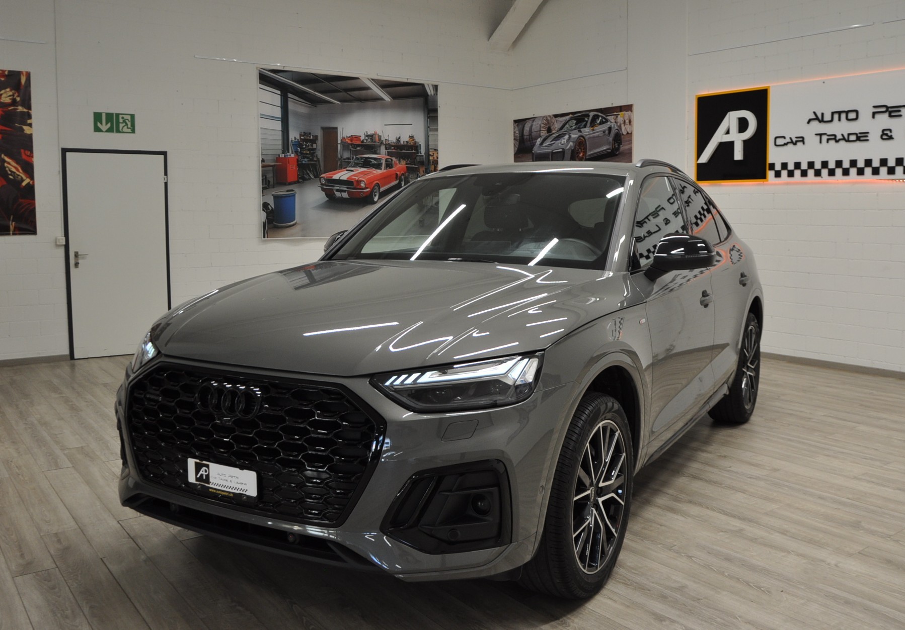 AUDI Q5 Sportback 40 TDI Blackedition quattro S-tronic-image-8