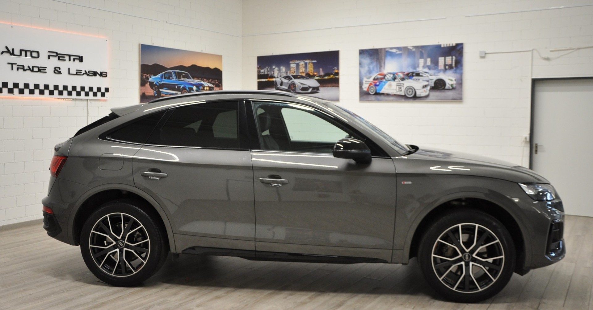 AUDI Q5 Sportback 40 TDI Blackedition quattro S-tronic-image-4