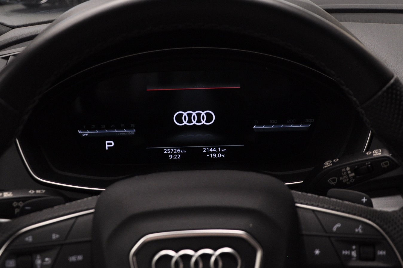 AUDI Q5 Sportback 40 TDI Blackedition quattro S-tronic-image-19
