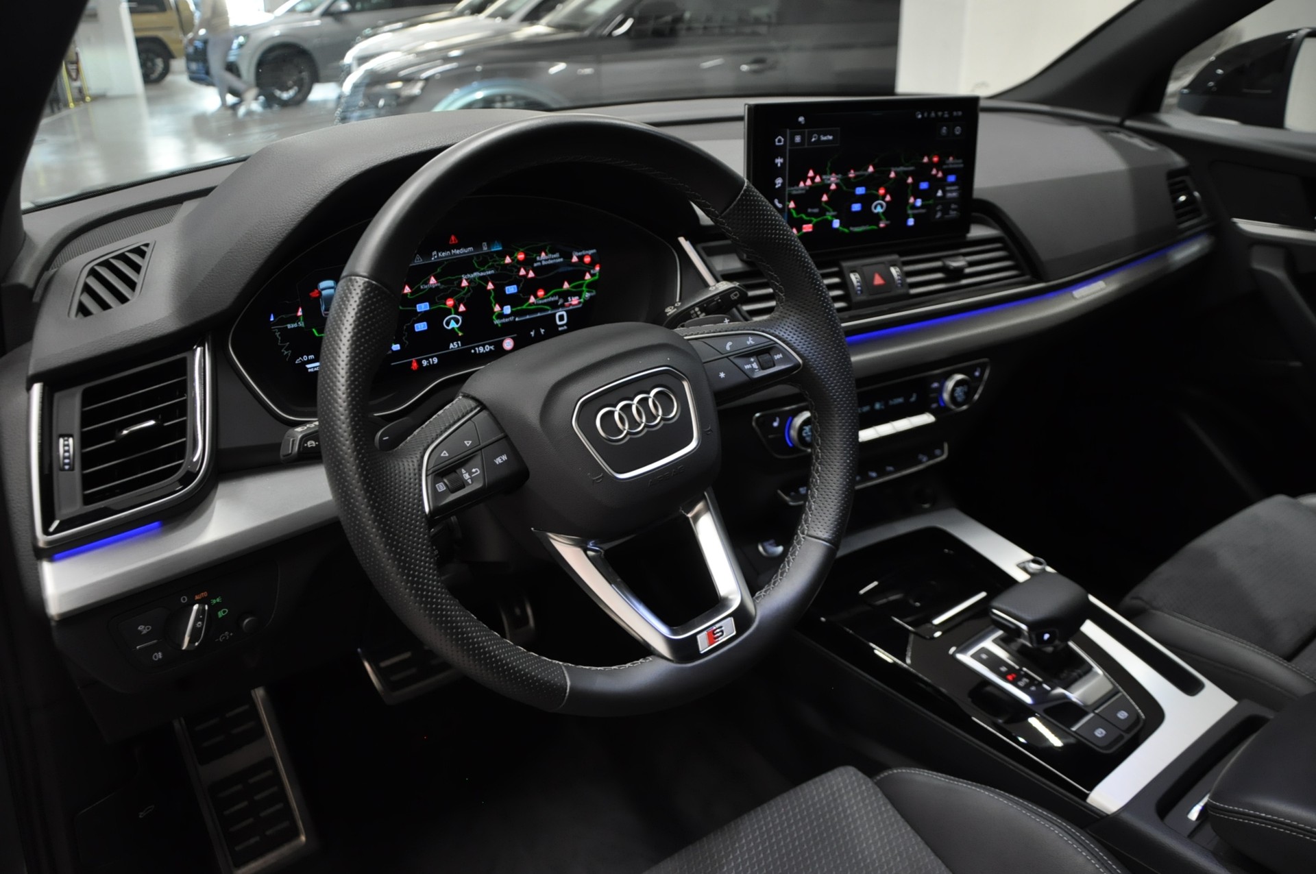 AUDI Q5 Sportback 40 TDI Blackedition quattro S-tronic-image-10