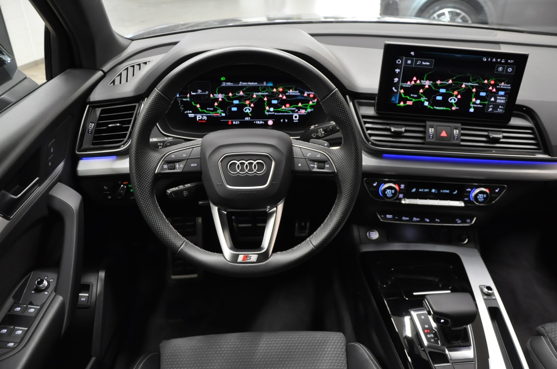 AUDI Q5 Sportback 40 TDI Blackedition quattro S-tronic-image-18