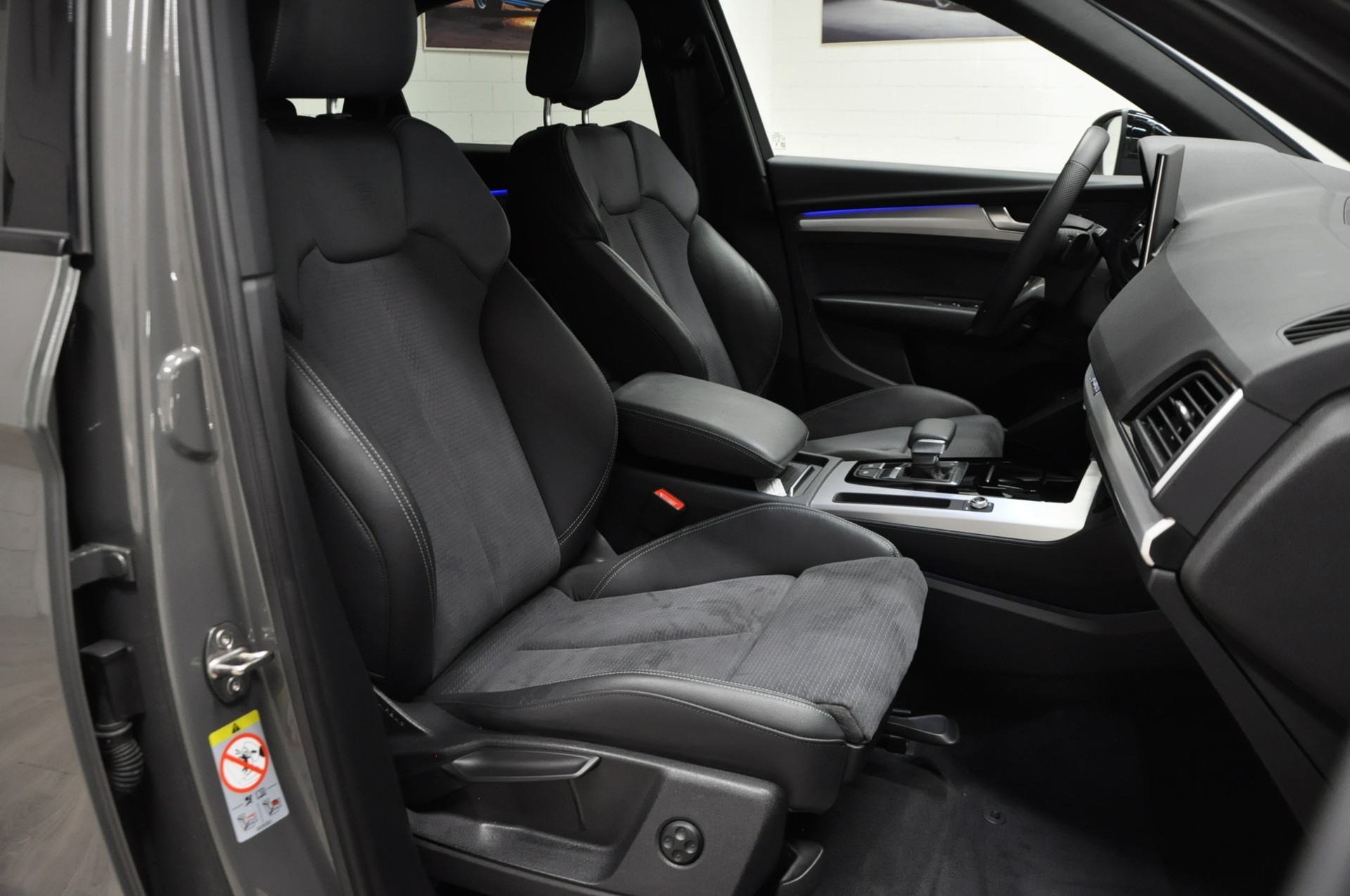 AUDI Q5 Sportback 40 TDI Blackedition quattro S-tronic-image-14