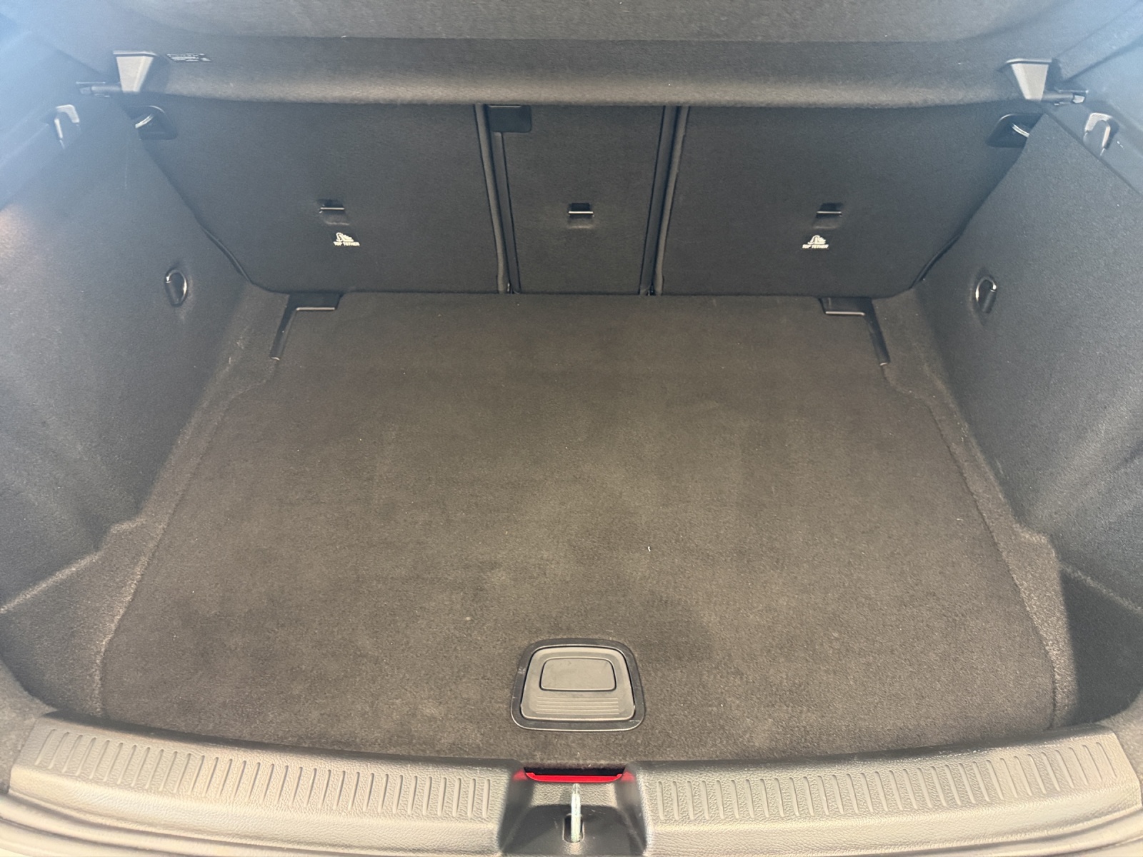 MERCEDES-BENZ A 250 AMG Line-image-15