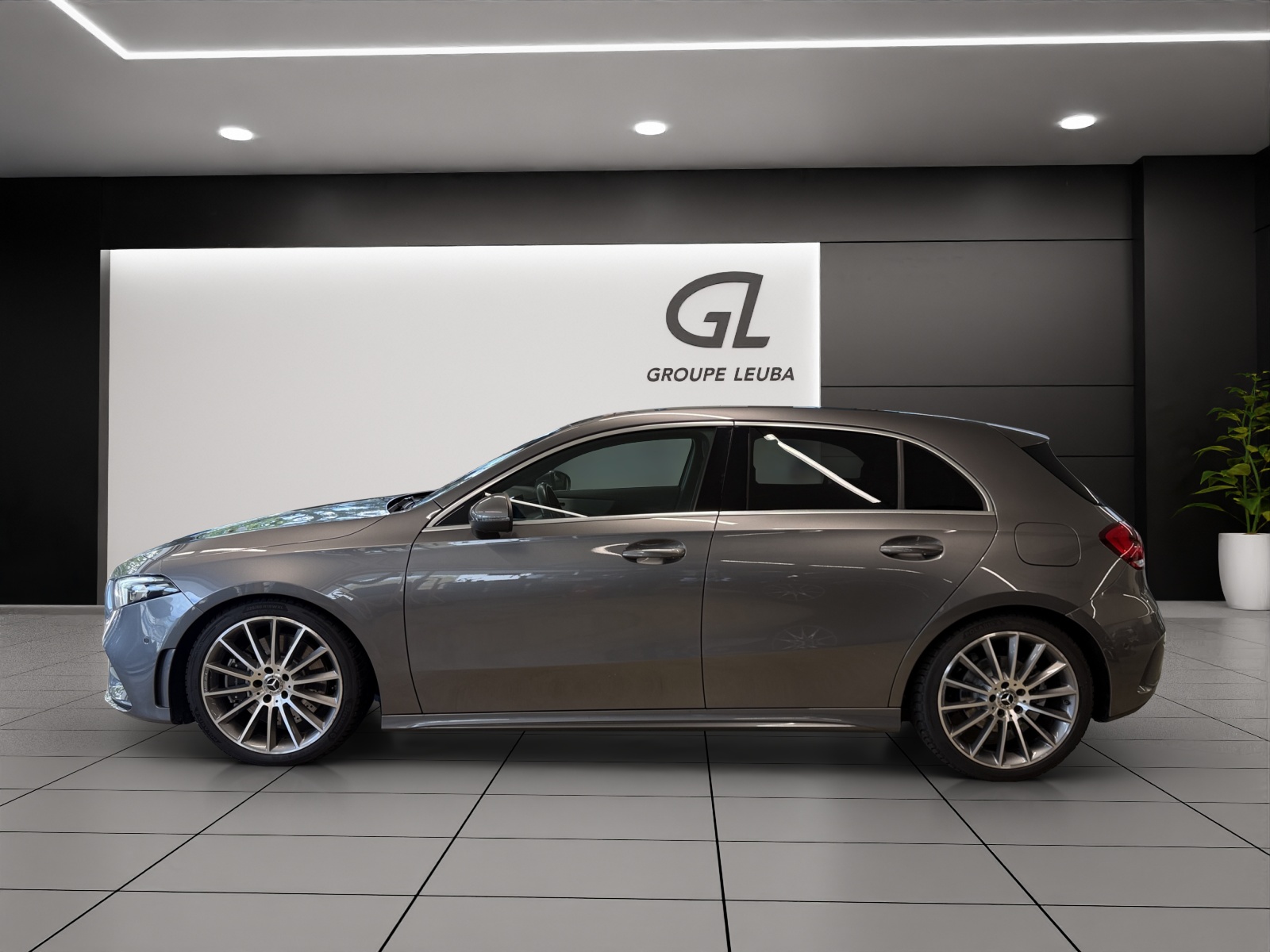 MERCEDES-BENZ A 250 AMG Line-image-2