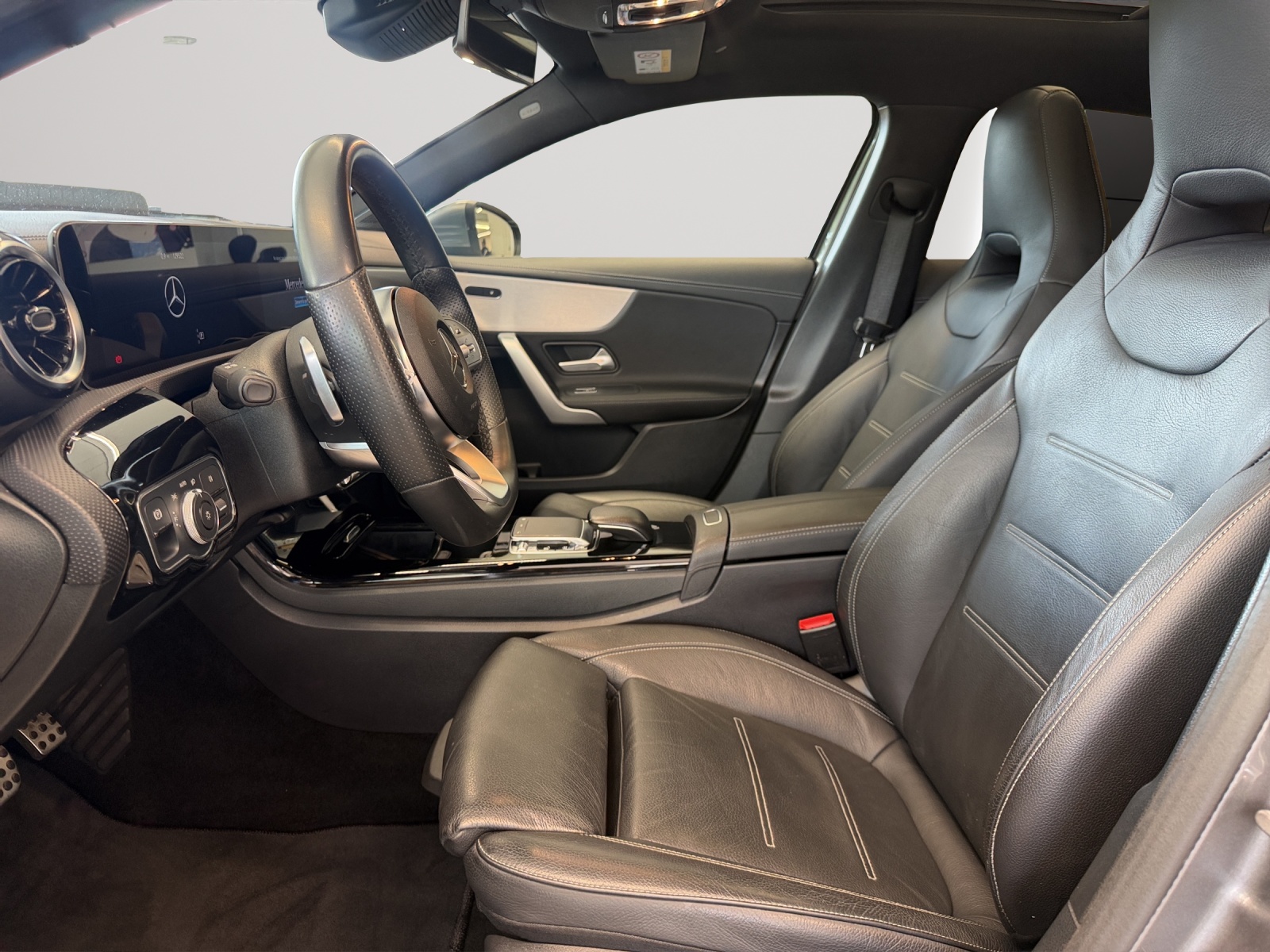 MERCEDES-BENZ A 250 AMG Line-image-10