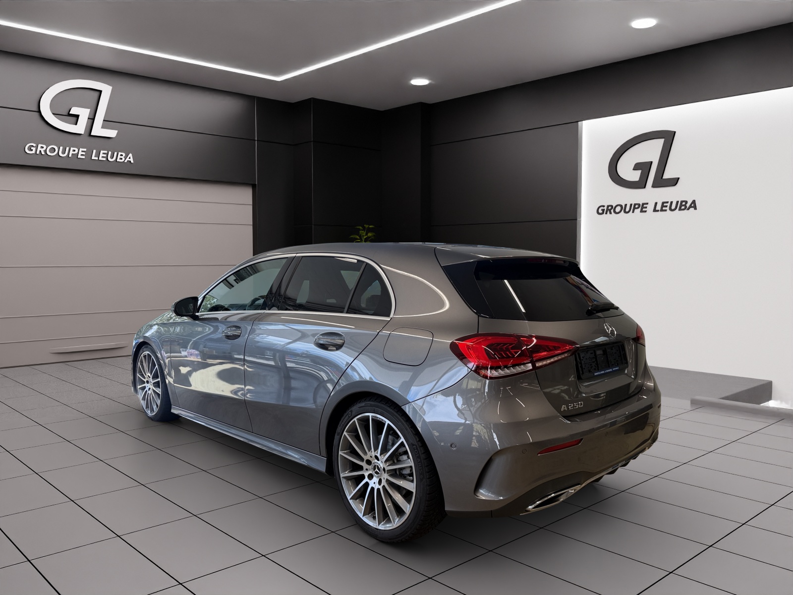 MERCEDES-BENZ A 250 AMG Line-image-3