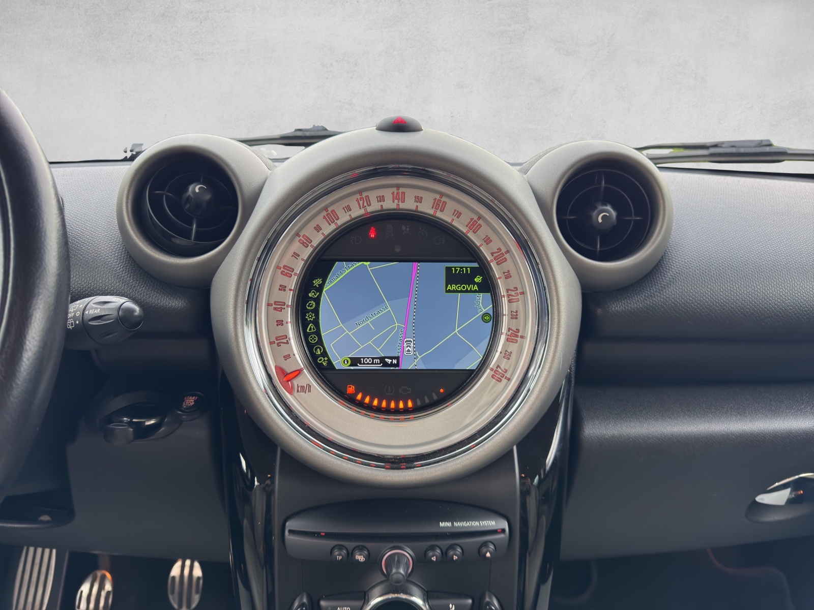 MINI Countryman Cooper SD ALL4-image-13