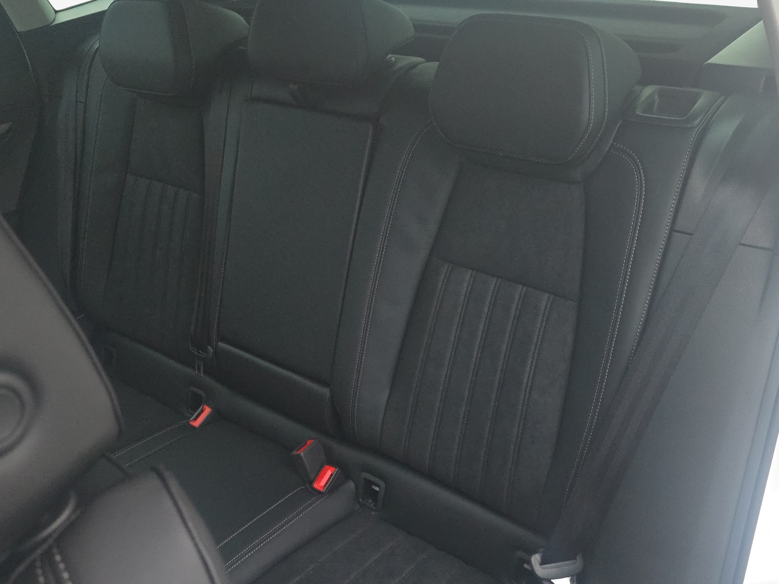 SKODA Karoq 2.0 TDI CR Dynamic 4x4 DSG-image-11