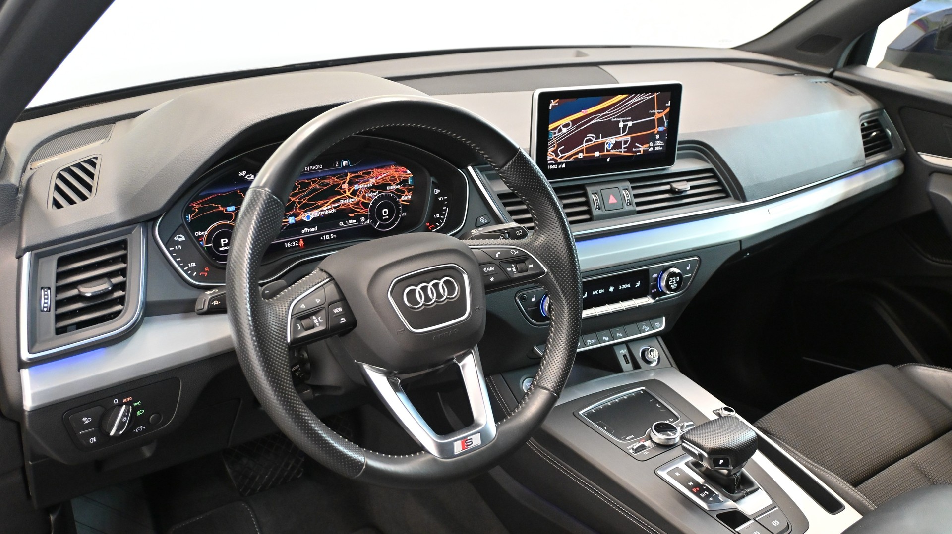 AUDI Q5 55 TFSI e sport quattro S-LINE SPORTPAKET-image-2