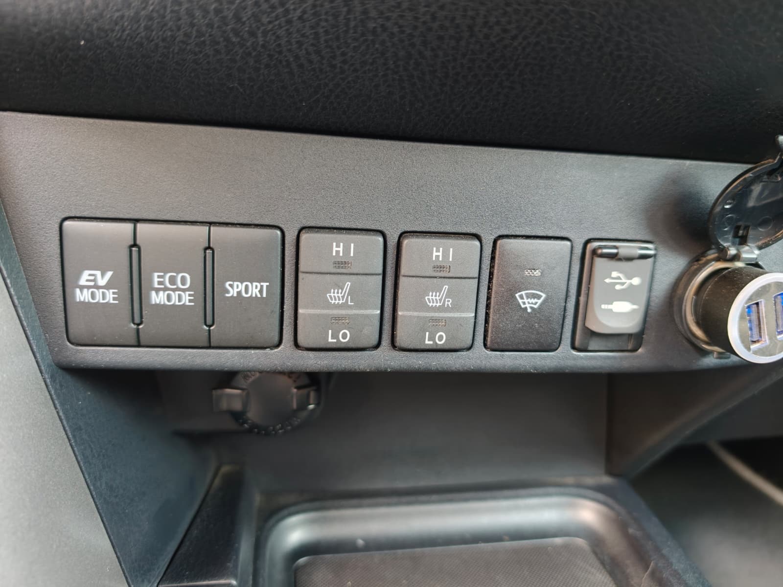 TOYOTA RAV-4 2.5 HSD Sol Premium e-CVT-image-14