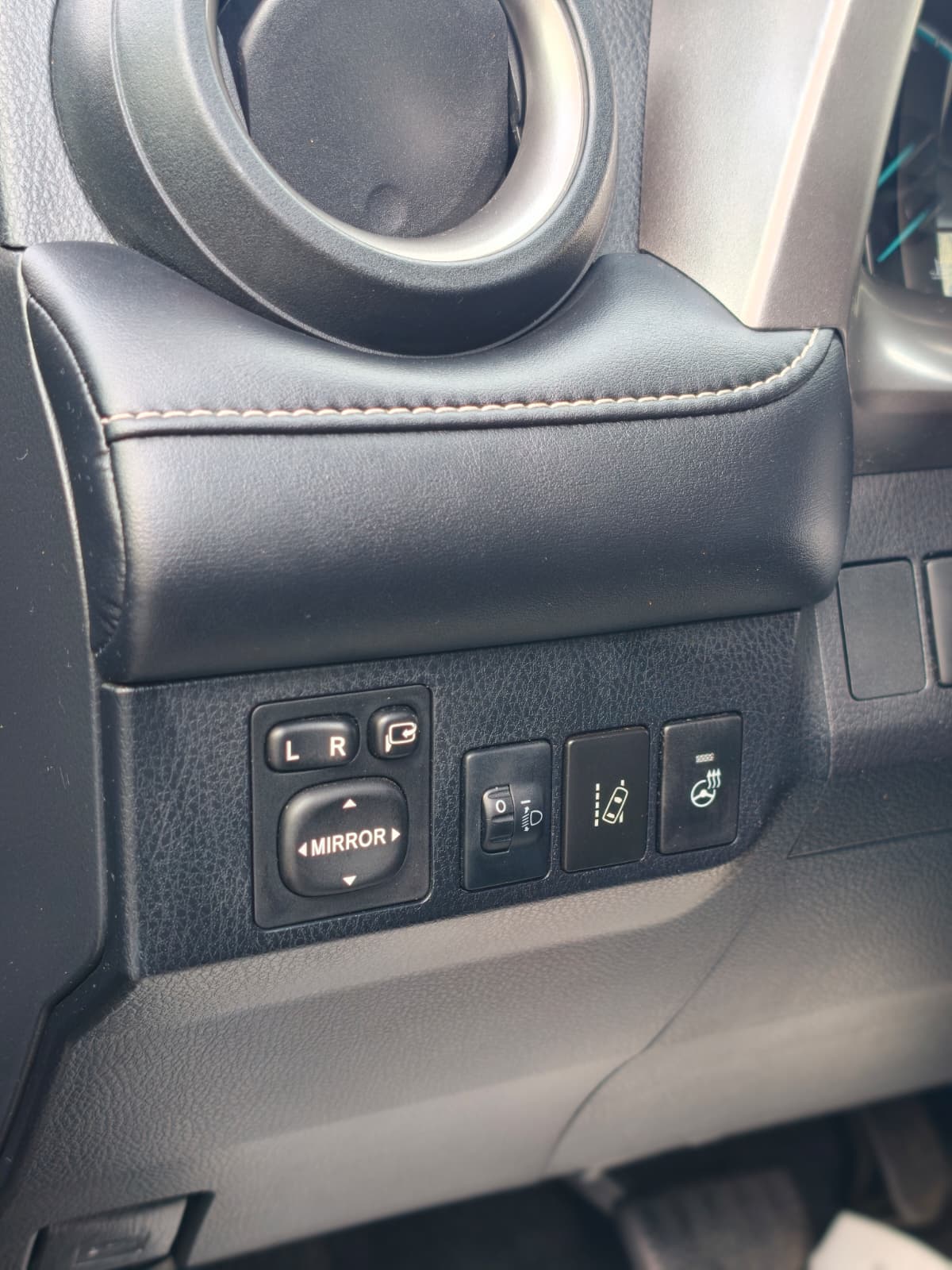 TOYOTA RAV-4 2.5 HSD Sol Premium e-CVT-image-13