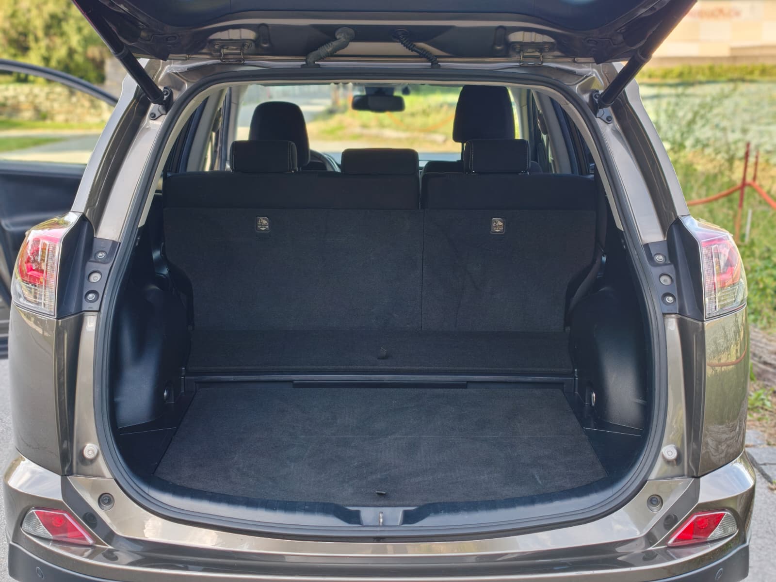 TOYOTA RAV-4 2.5 HSD Sol Premium e-CVT-image-9