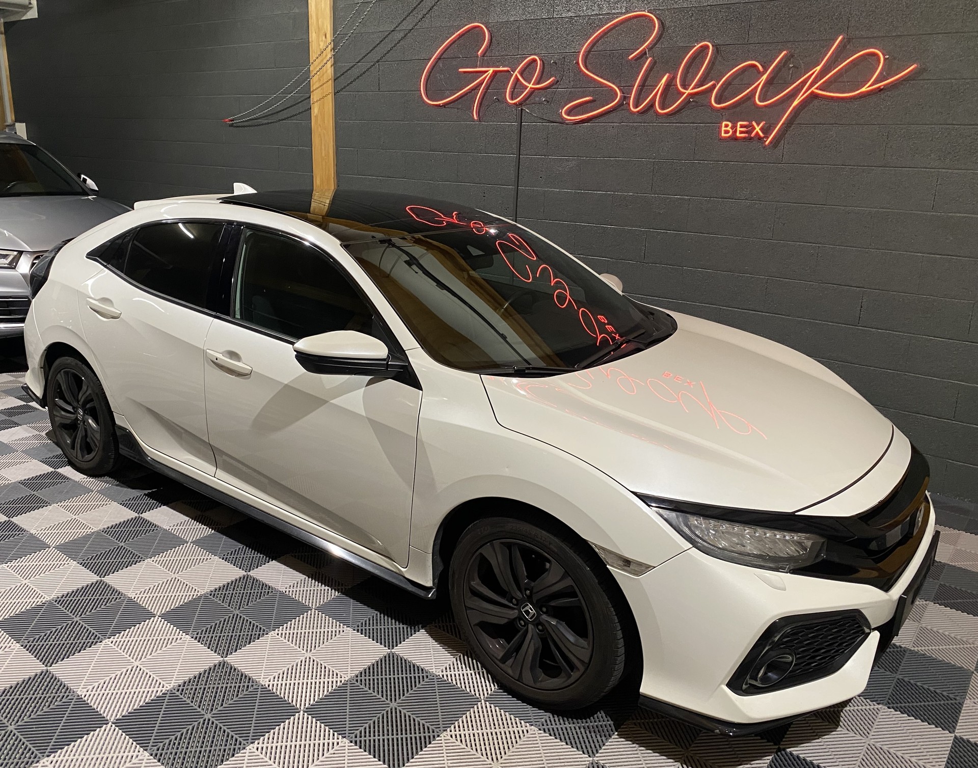 HONDA Civic 1.5 VTEC Sport Plus-showroom-element-1
