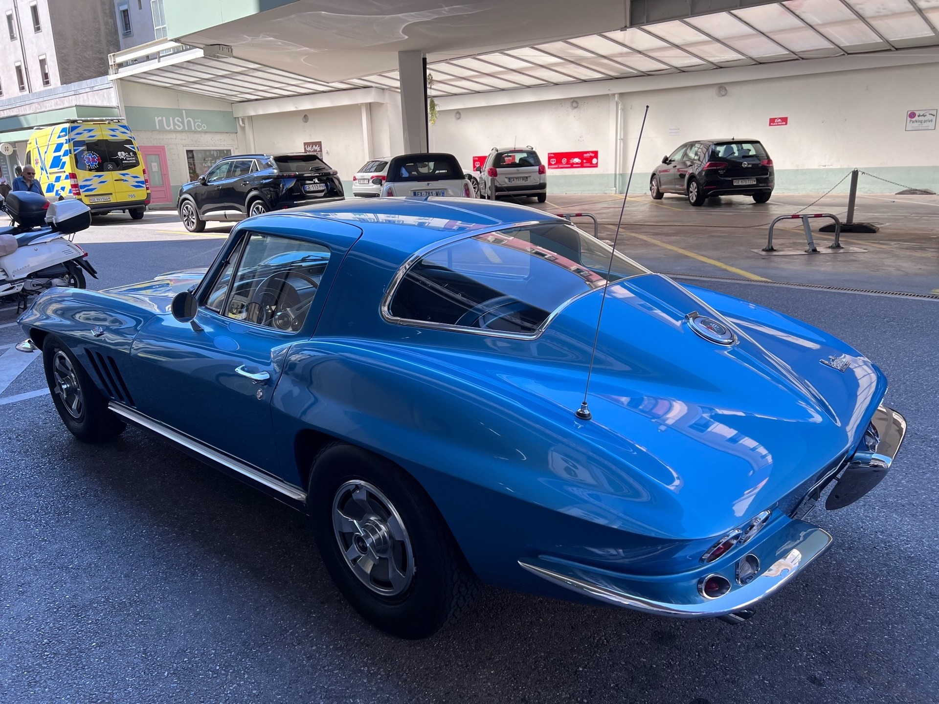 CHEVROLET CORVETTE C2 STING RAY-image-3
