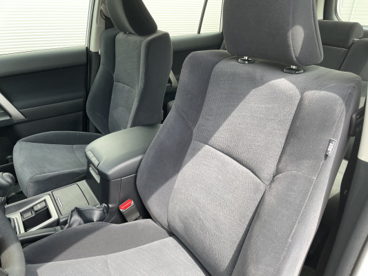TOYOTA LandCruiser 2.8TD Active-image-6