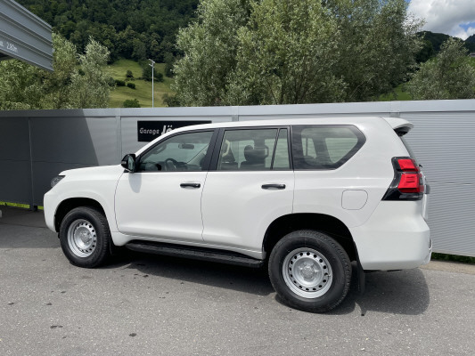 TOYOTA LandCruiser 2.8TD Active-image-3