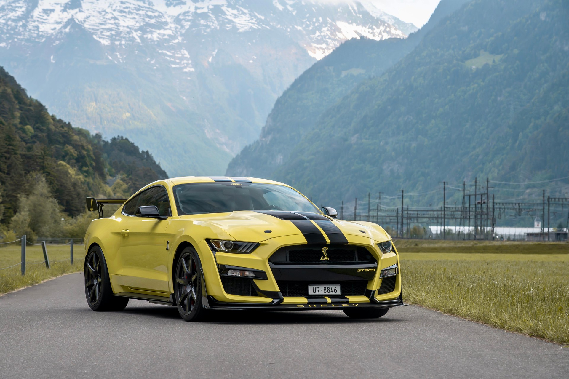 FORD Mustang Shelby GT500 / Carbon Fiber Track Paket / Technology Paket / Painted Stripes / Frisch ab Service