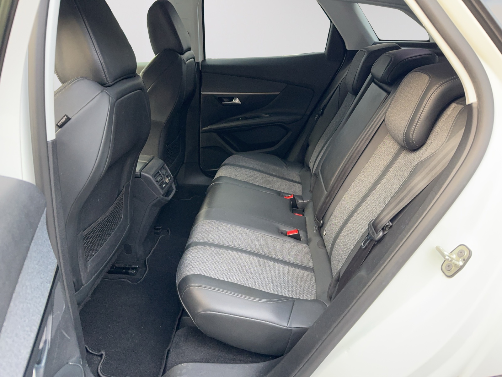 PEUGEOT 3008 1.6 THP Allure EAT-image-11