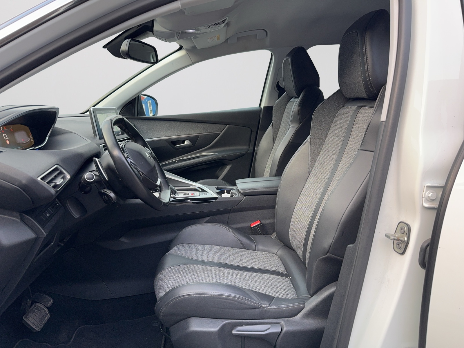 PEUGEOT 3008 1.6 THP Allure EAT-image-10