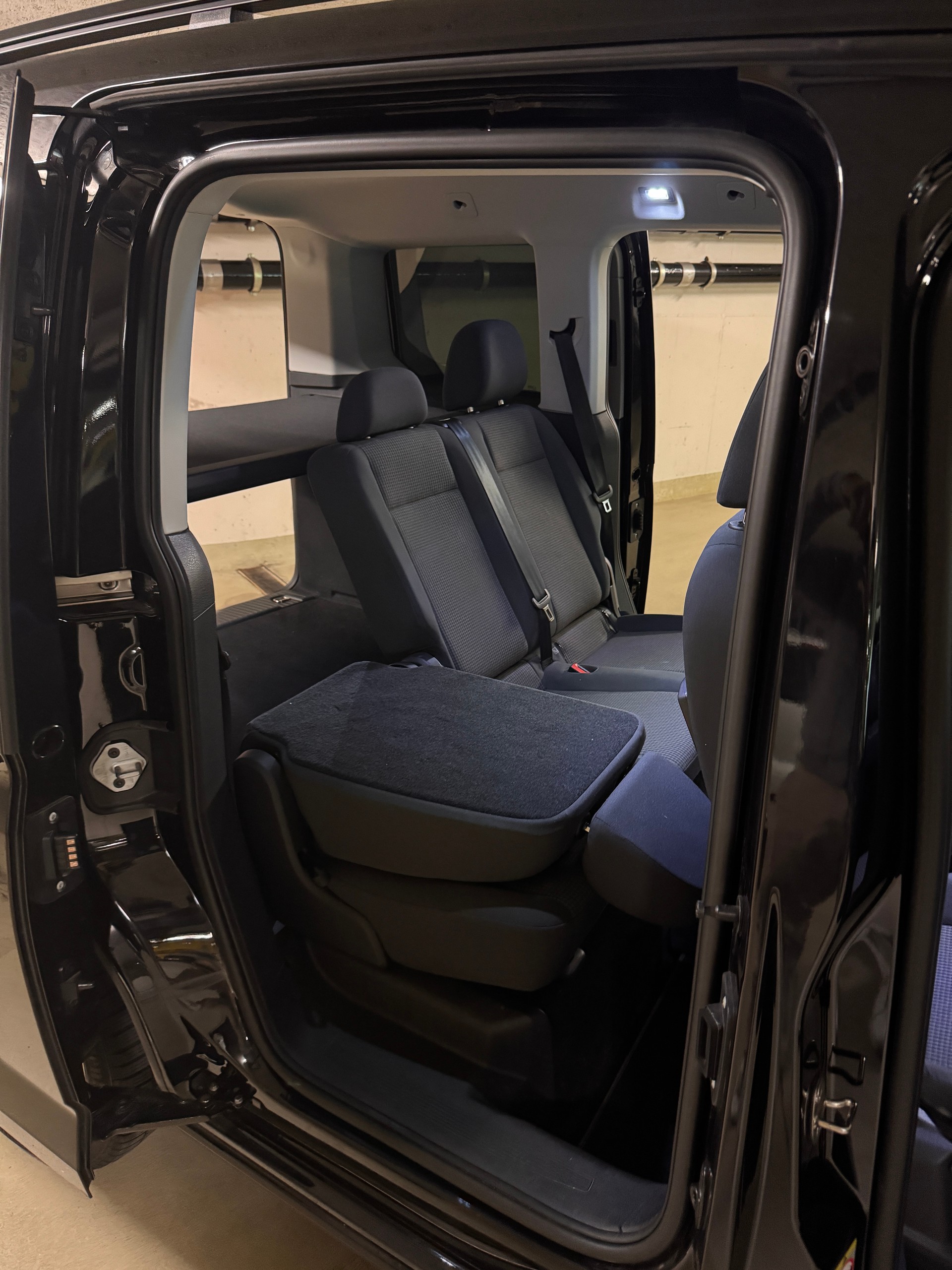 VW Caddy 2.0 TDI Liberty DSG-image-9