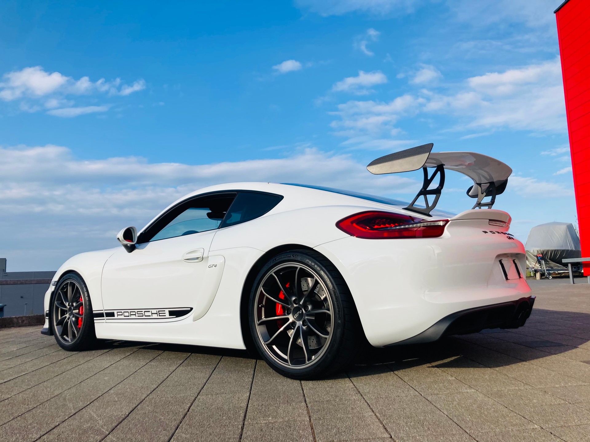 PORSCHE Cayman GT4-image-4