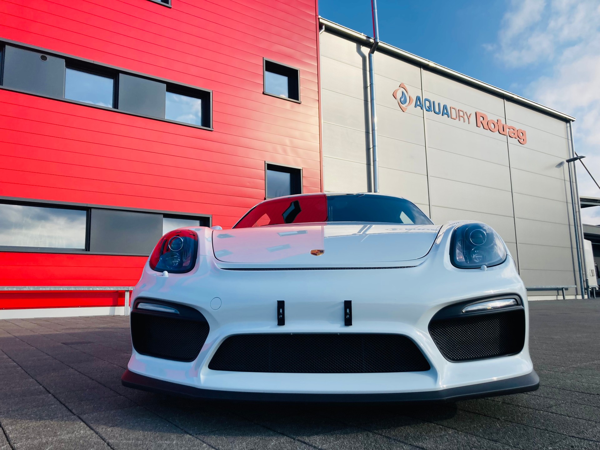 PORSCHE Cayman GT4-image-3